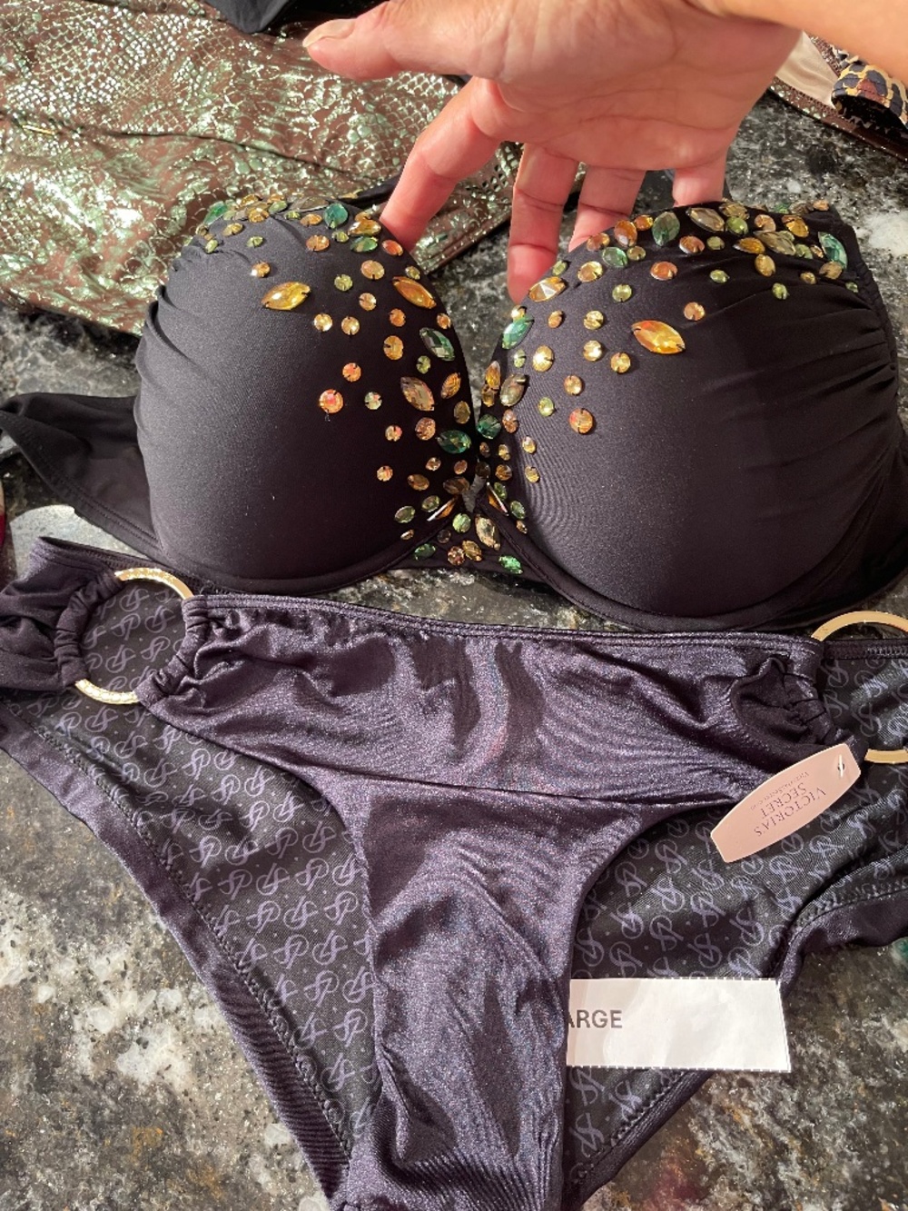Victoria Secret bikini bombshells 36C and L bottoms